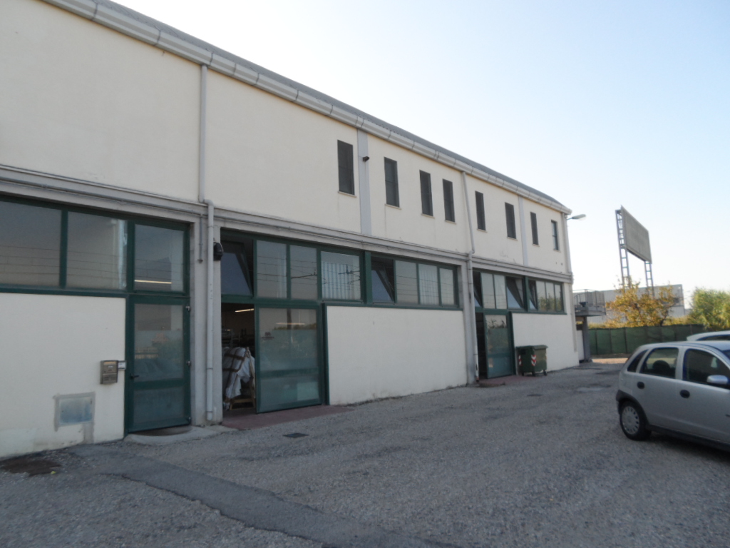 Capannone in vendita a San Benedetto del Tronto, Porto d'Ascoli