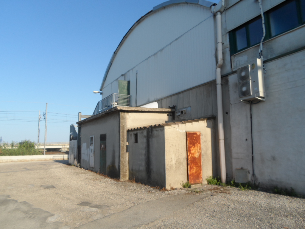 Capannone in vendita a San Benedetto del Tronto, Porto d'Ascoli