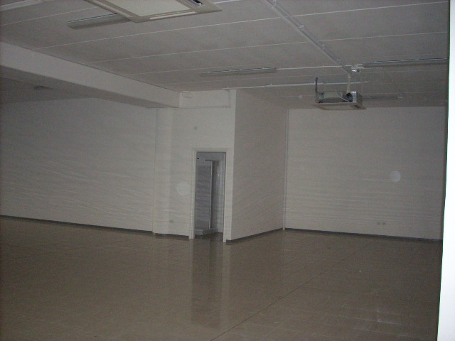 Locale commerciale in vendita a San Benedetto del Tronto, Porto d'Ascoli