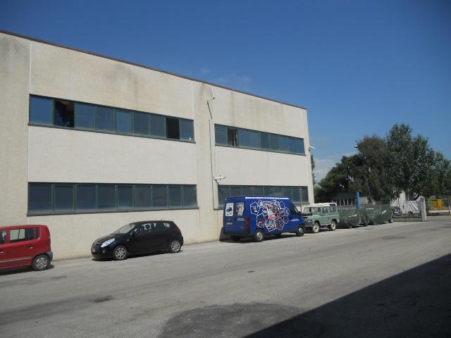 Capannone in vendita a Martinsicuro, Residenziale