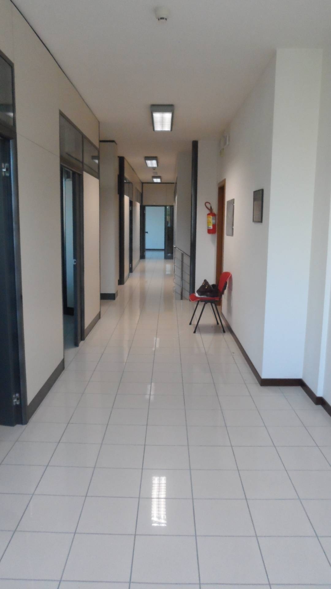 Locale commerciale in vendita a San Benedetto del Tronto, Porto d'Ascoli