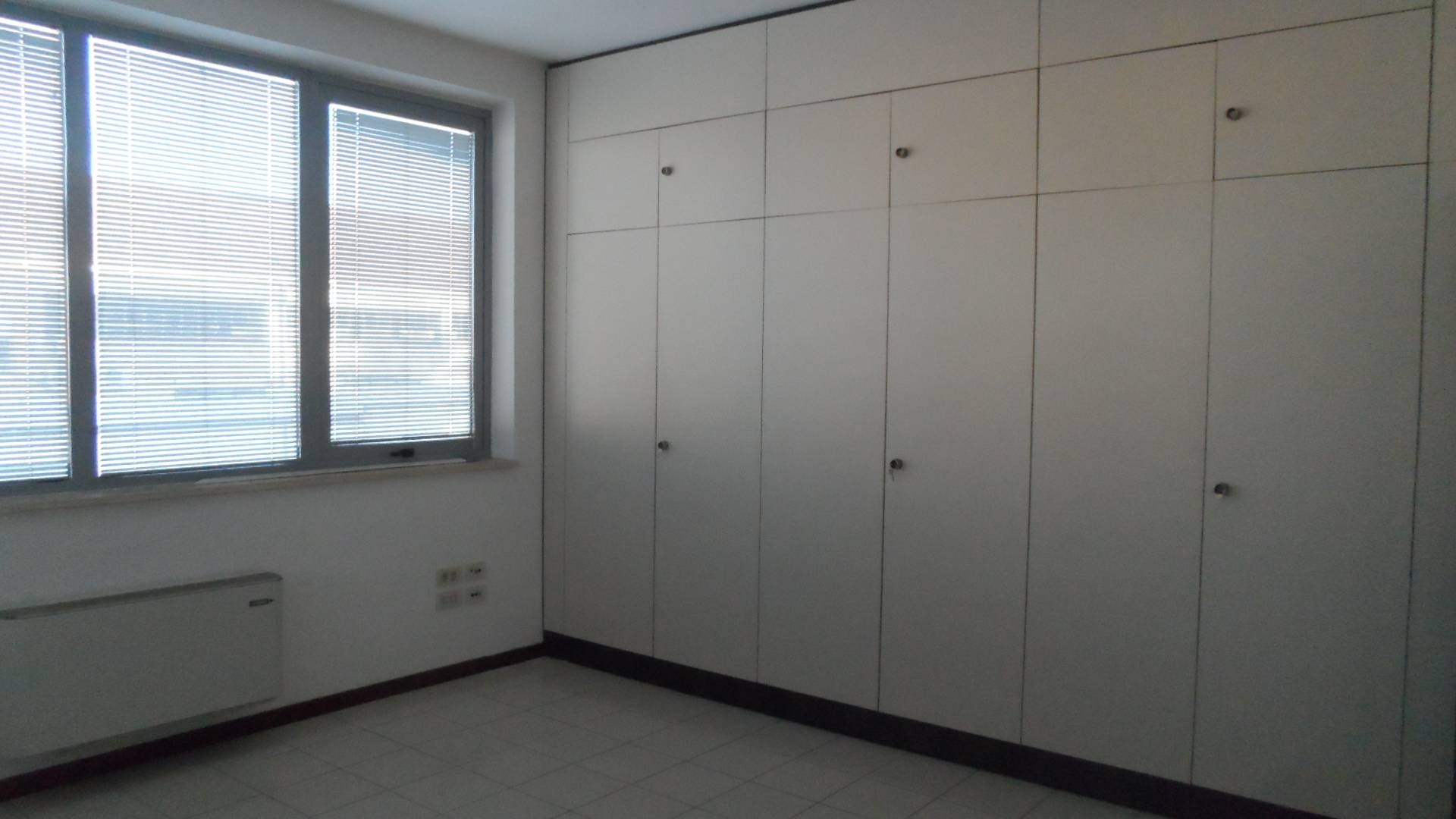 Locale commerciale in vendita a San Benedetto del Tronto, Porto d'Ascoli