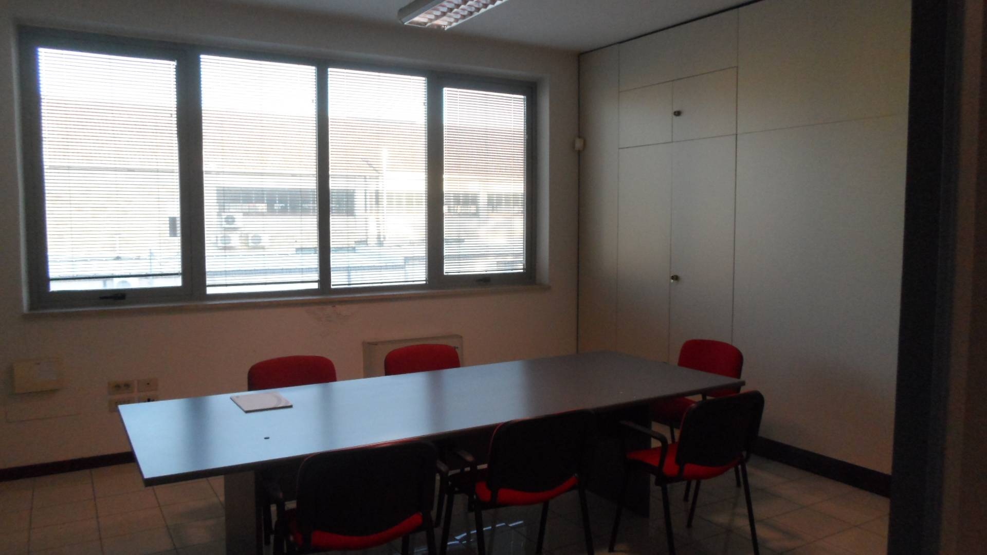 Locale commerciale in vendita a San Benedetto del Tronto, Porto d'Ascoli