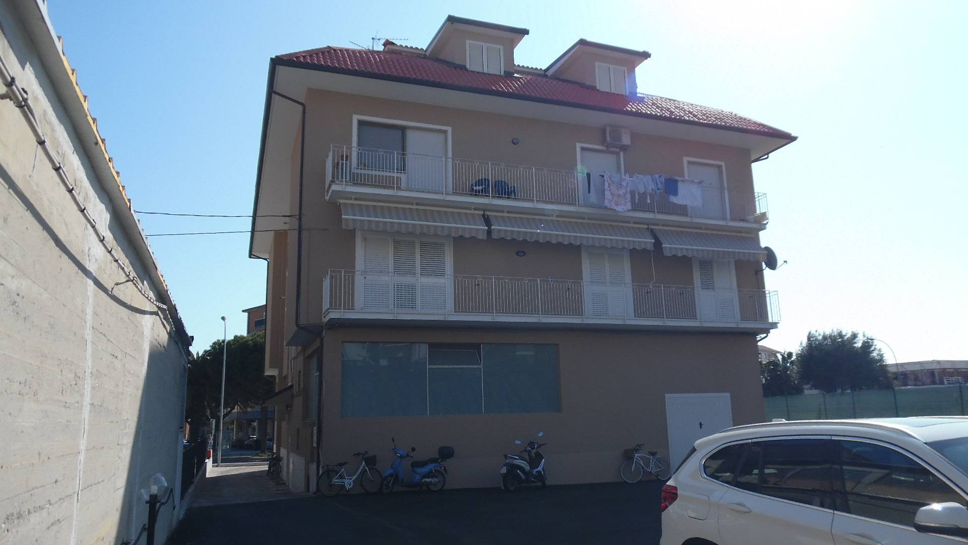 Locale artigianale in vendita a San Benedetto del Tronto, Zona Ascolani