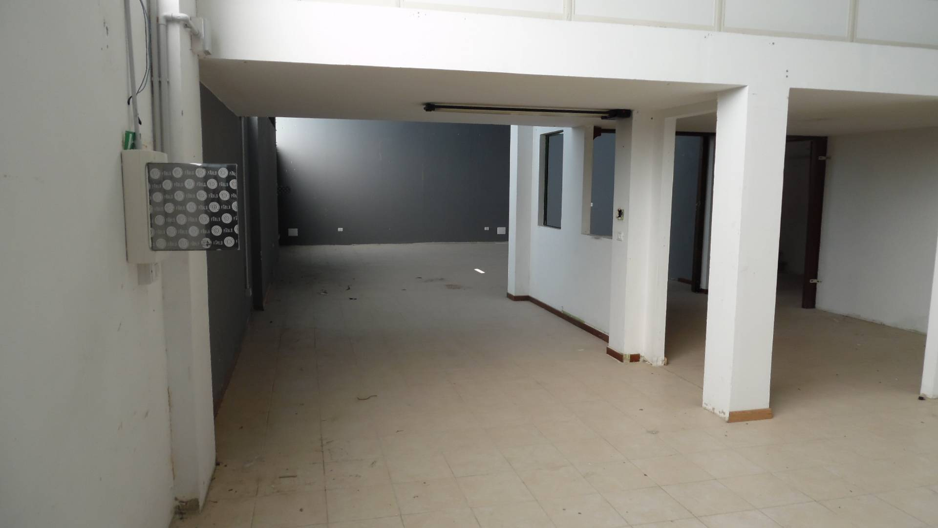 Locale artigianale in vendita a San Benedetto del Tronto, Zona Ascolani