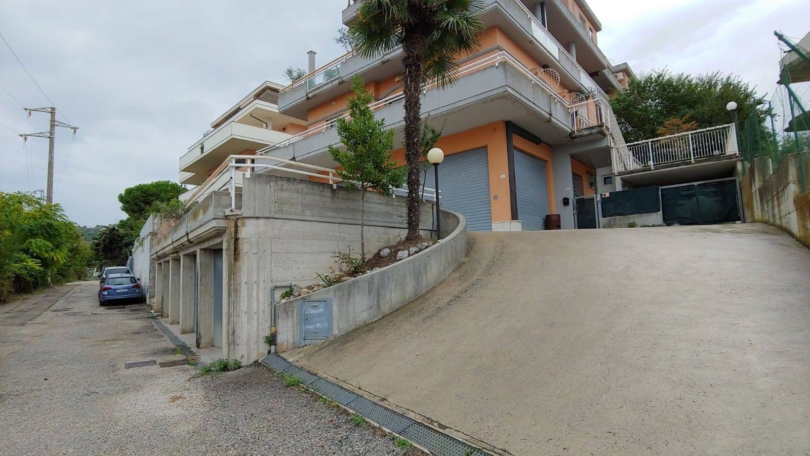 Locale artigianale in vendita a San Benedetto del Tronto, Ponte Rotto