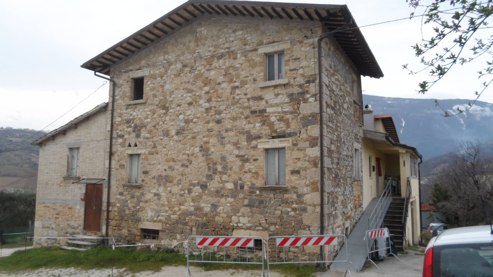 Casa indipendente in vendita a Folignano