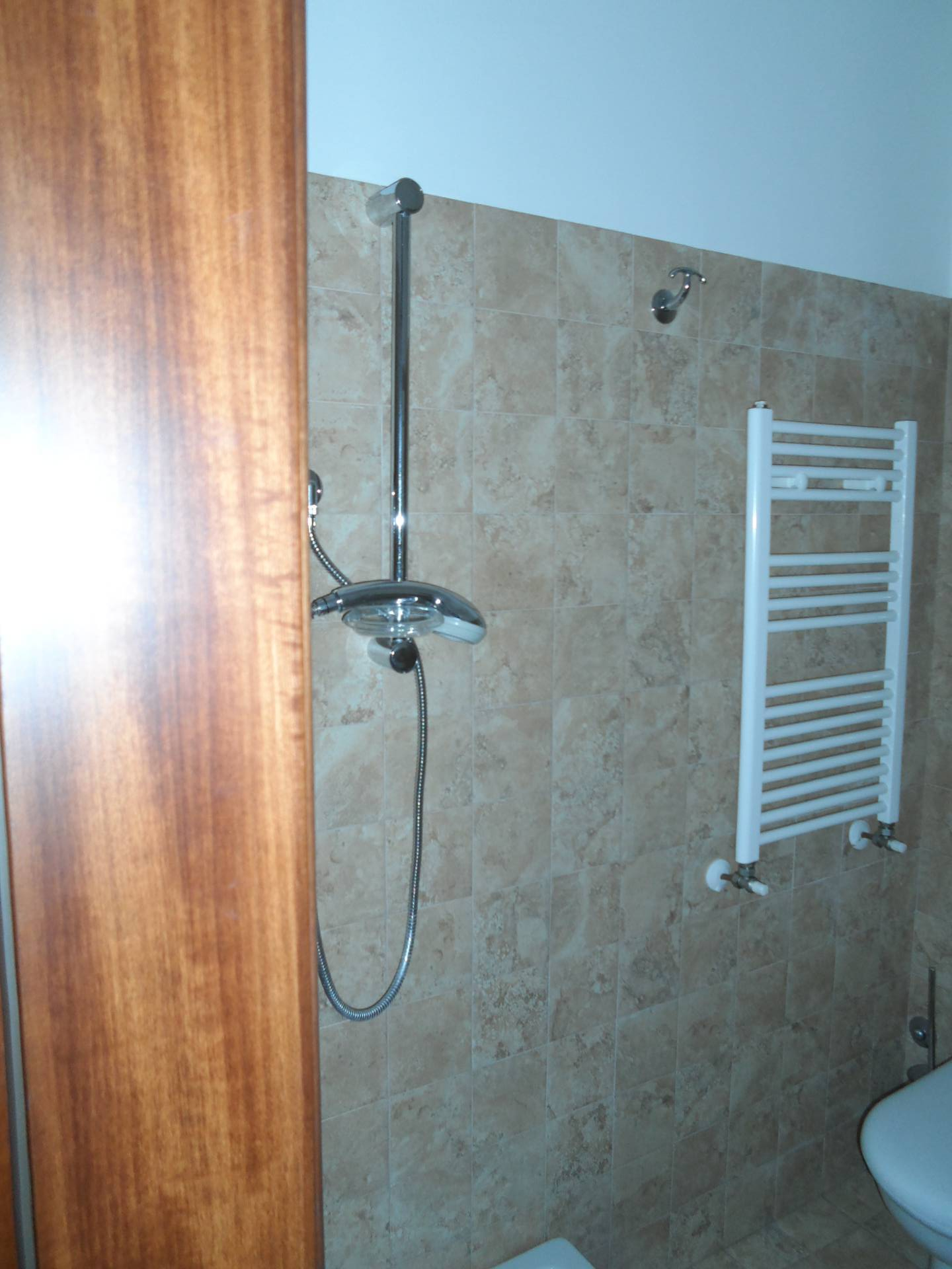 Locale commerciale in vendita a Monteprandone, Centobuchi