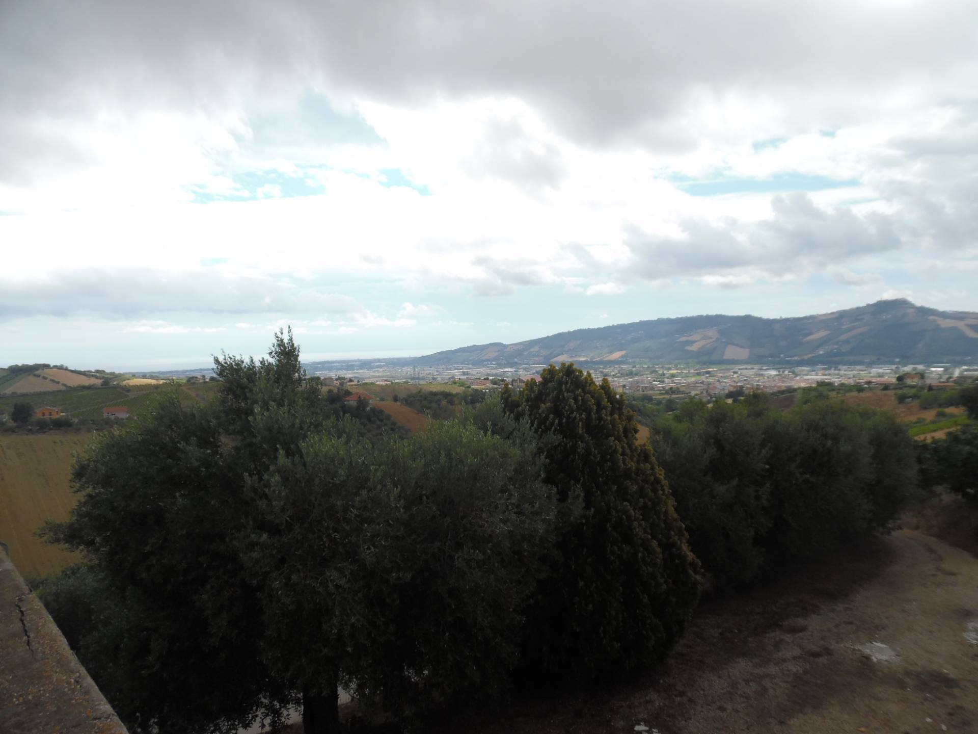 Casolare in vendita a Monteprandone, Centobuchi