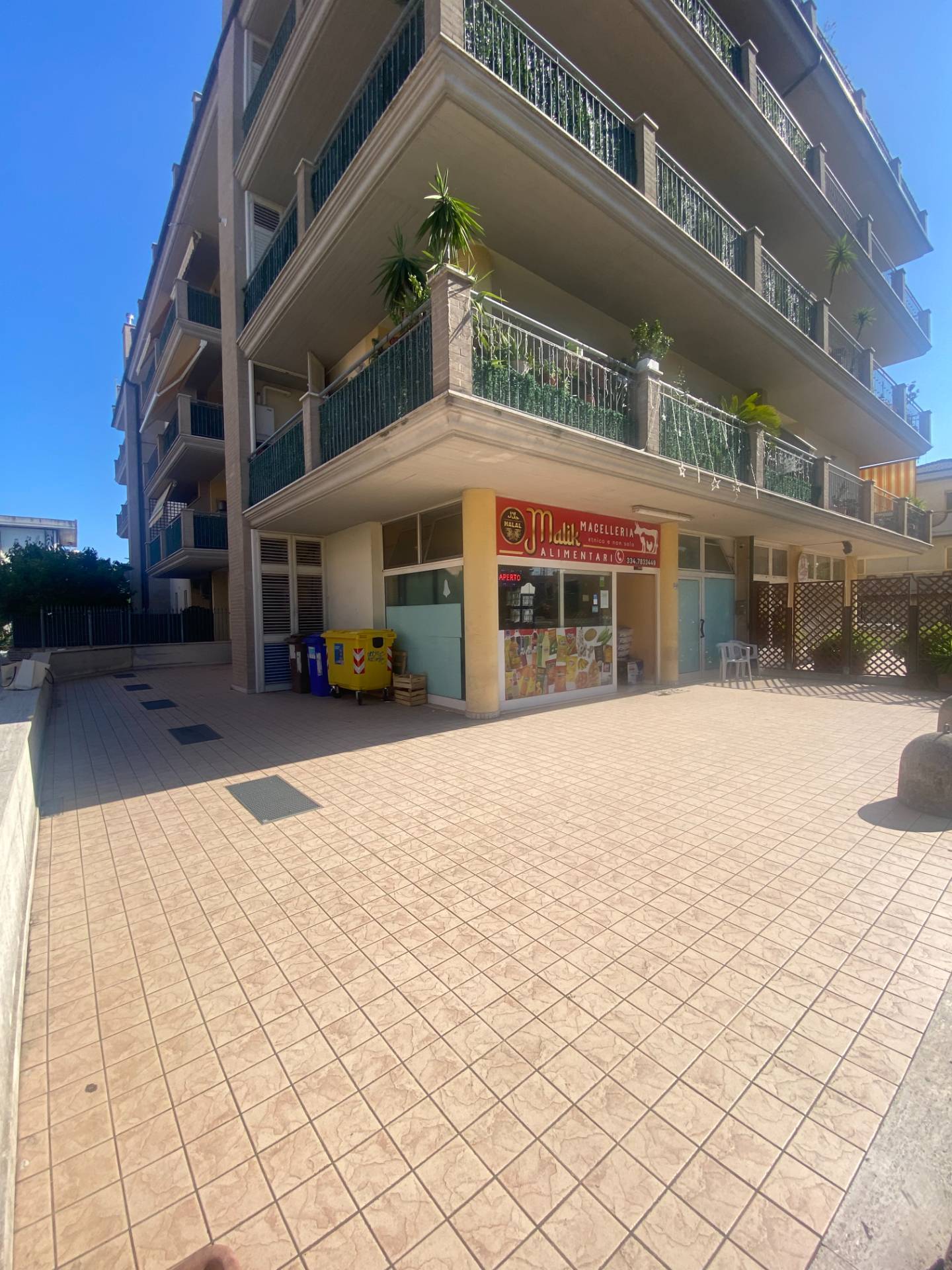 Locale commerciale in vendita a Monteprandone, Centobuchi