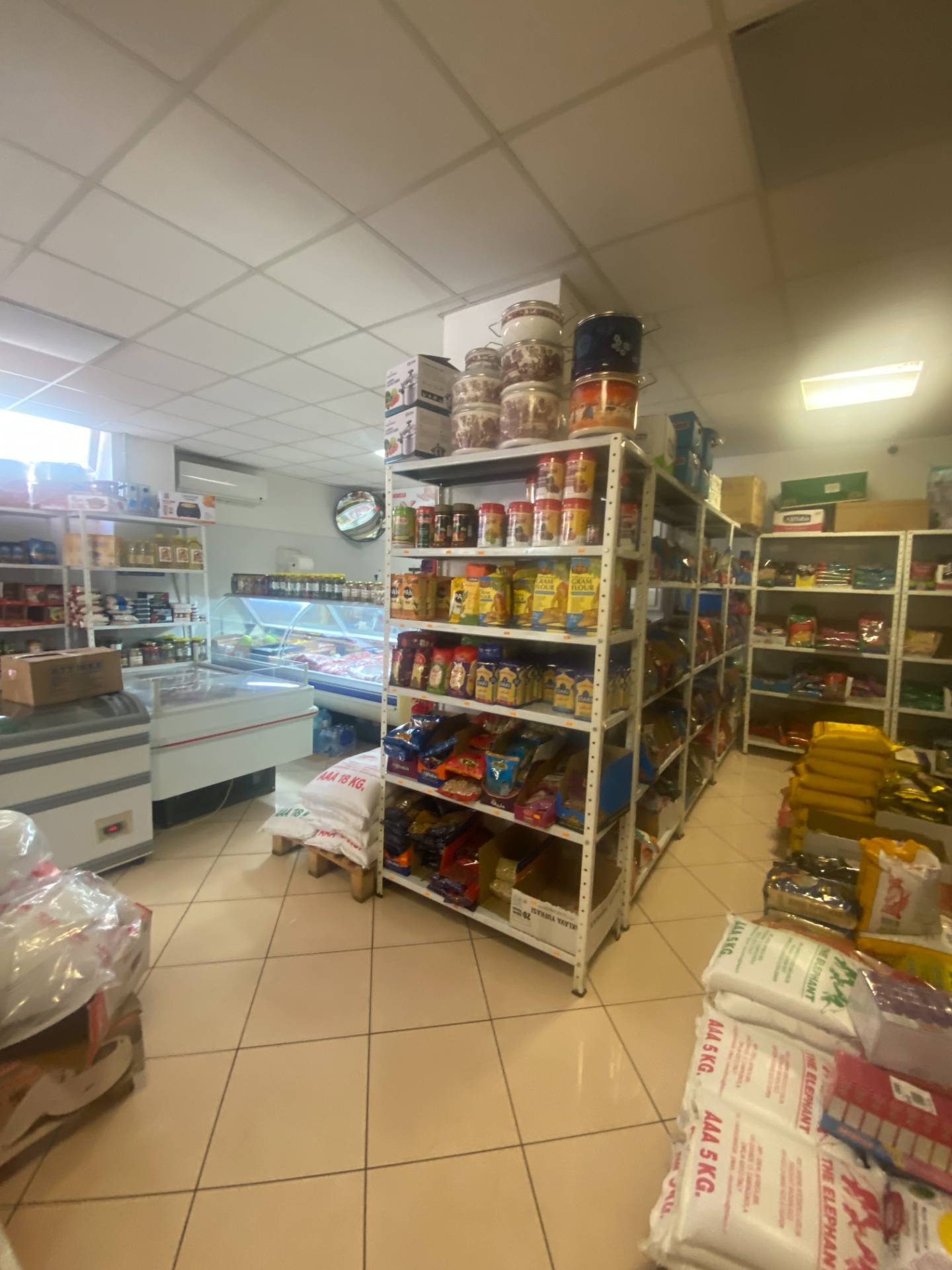 Locale commerciale in vendita a Monteprandone, Centobuchi