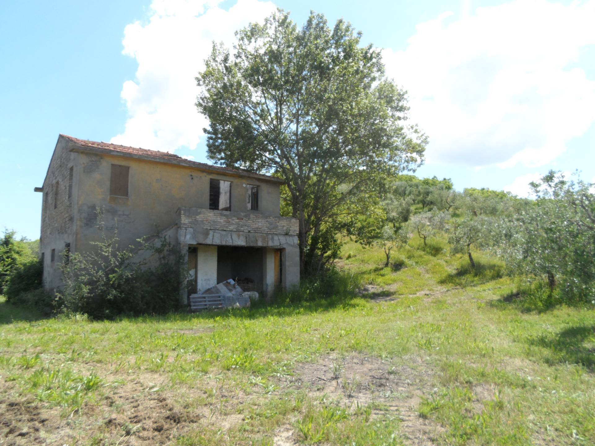 Casolare in vendita a Carassai