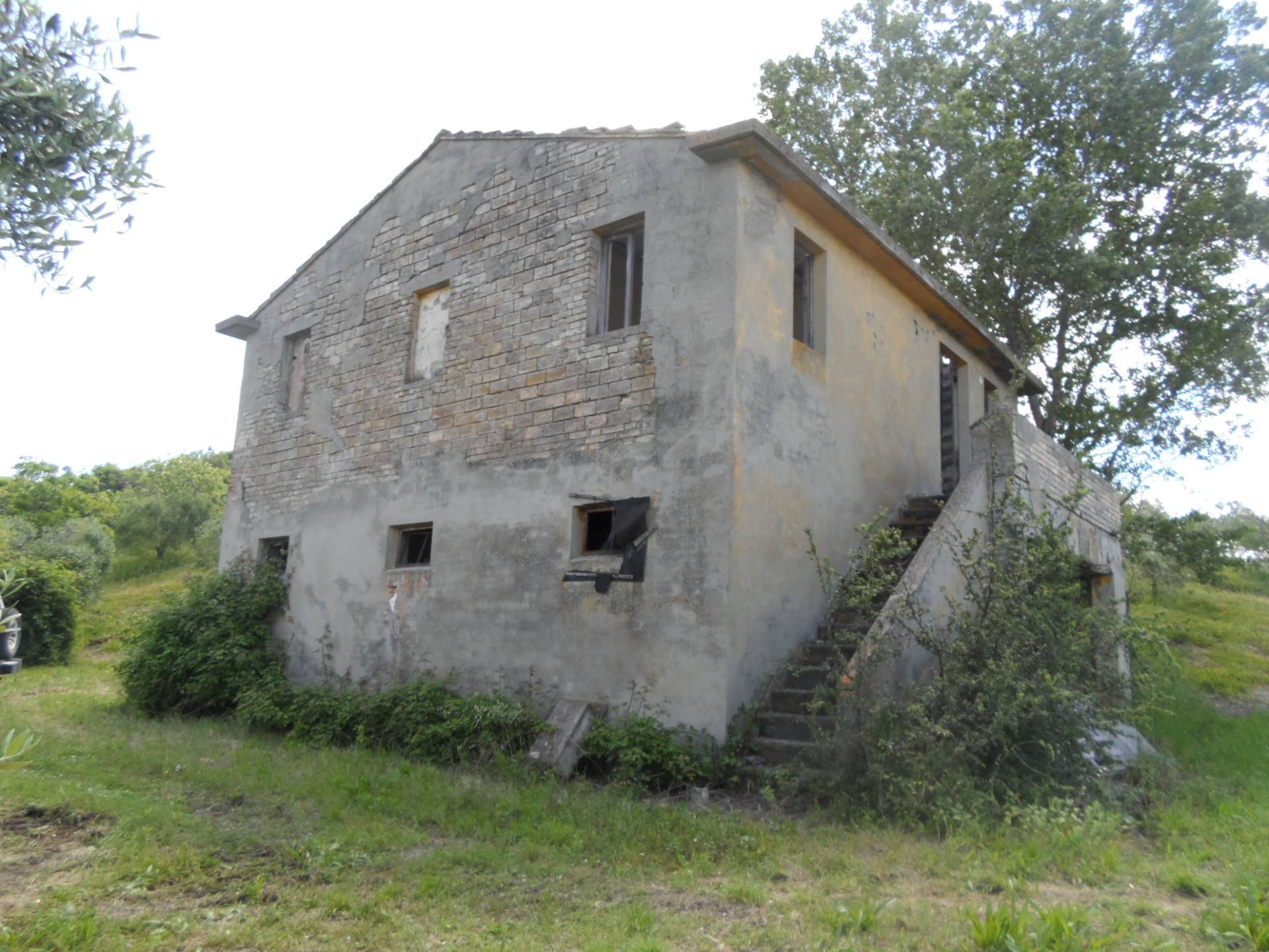 Casolare in vendita a Carassai