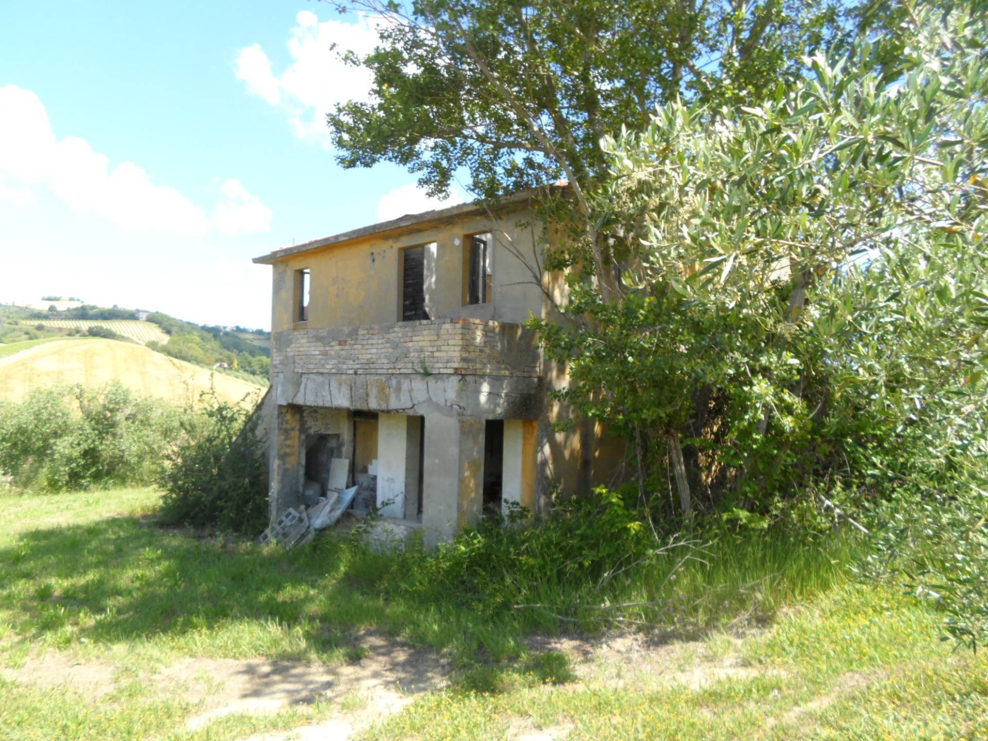 Casolare in vendita a Carassai