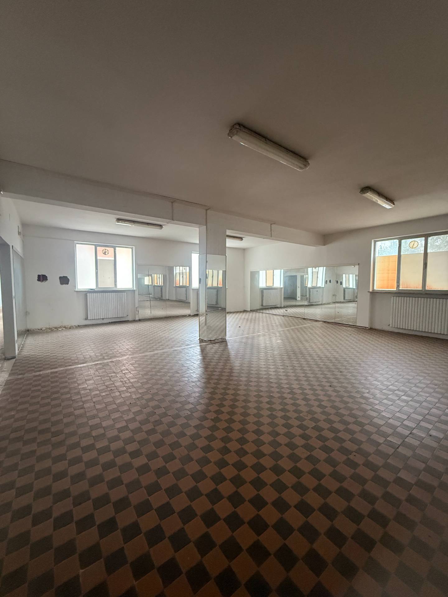 Locale artigianale in vendita a Monteprandone, Centobuchi