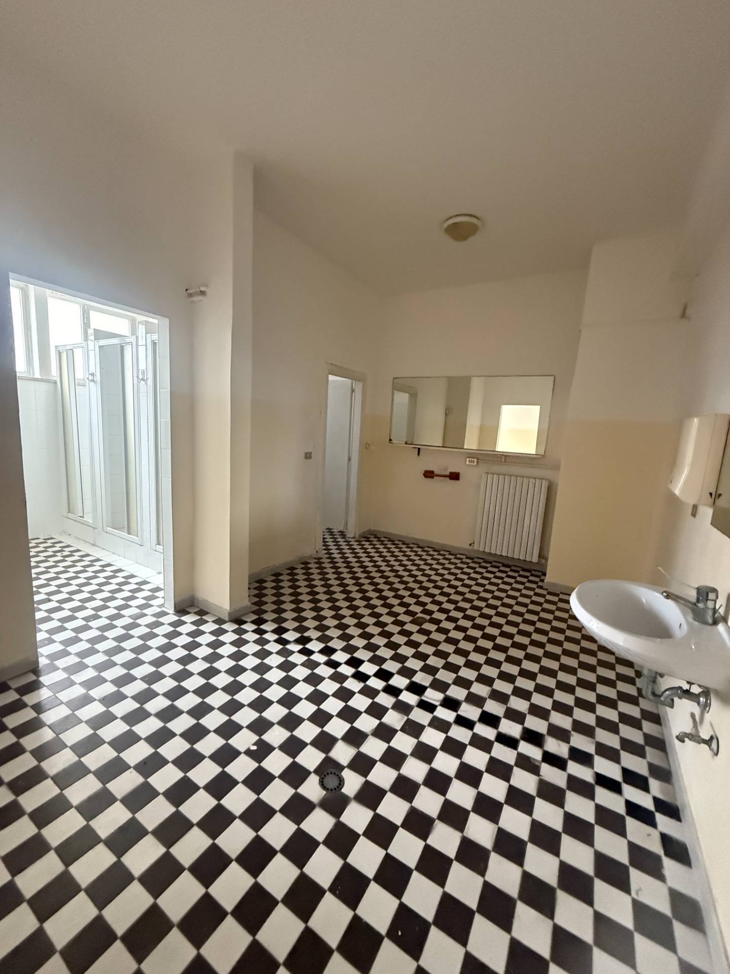 Locale artigianale in vendita a Monteprandone, Centobuchi