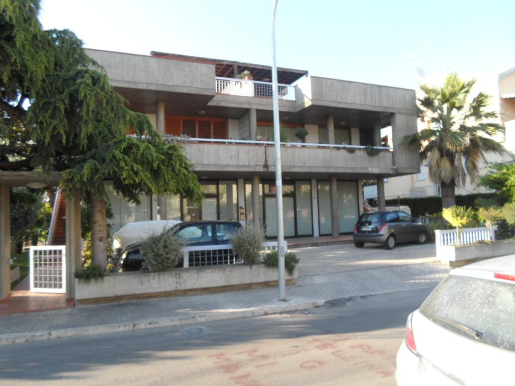 Locale commerciale in affitto a San Benedetto del Tronto, Porto d'Ascoli