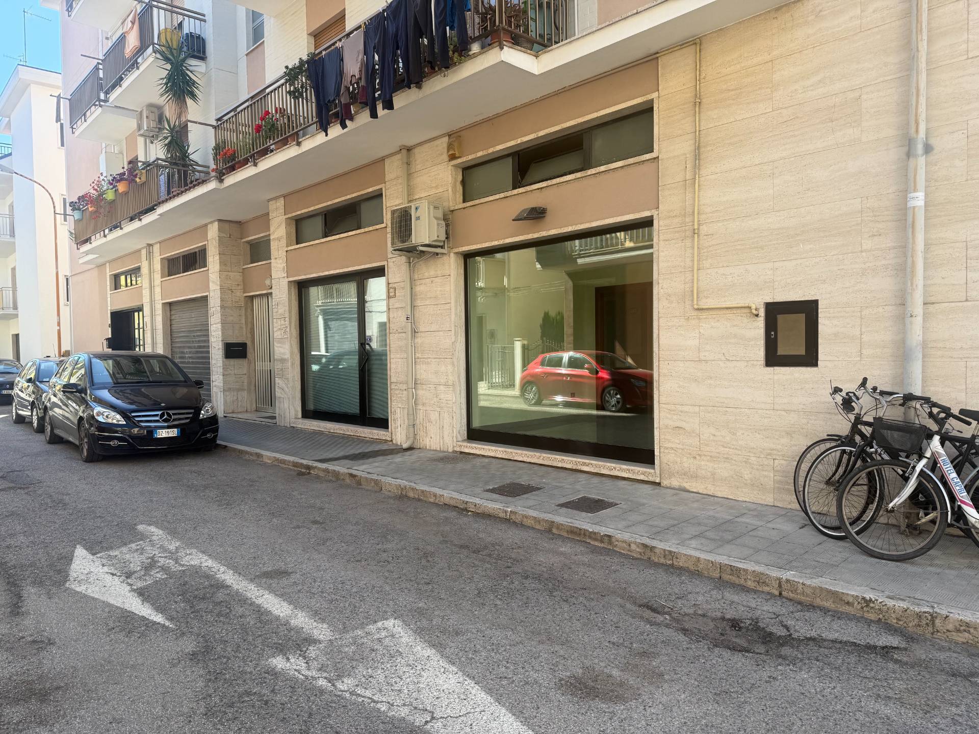 Locale commerciale in affitto a San Benedetto del Tronto, Porto d'Ascoli