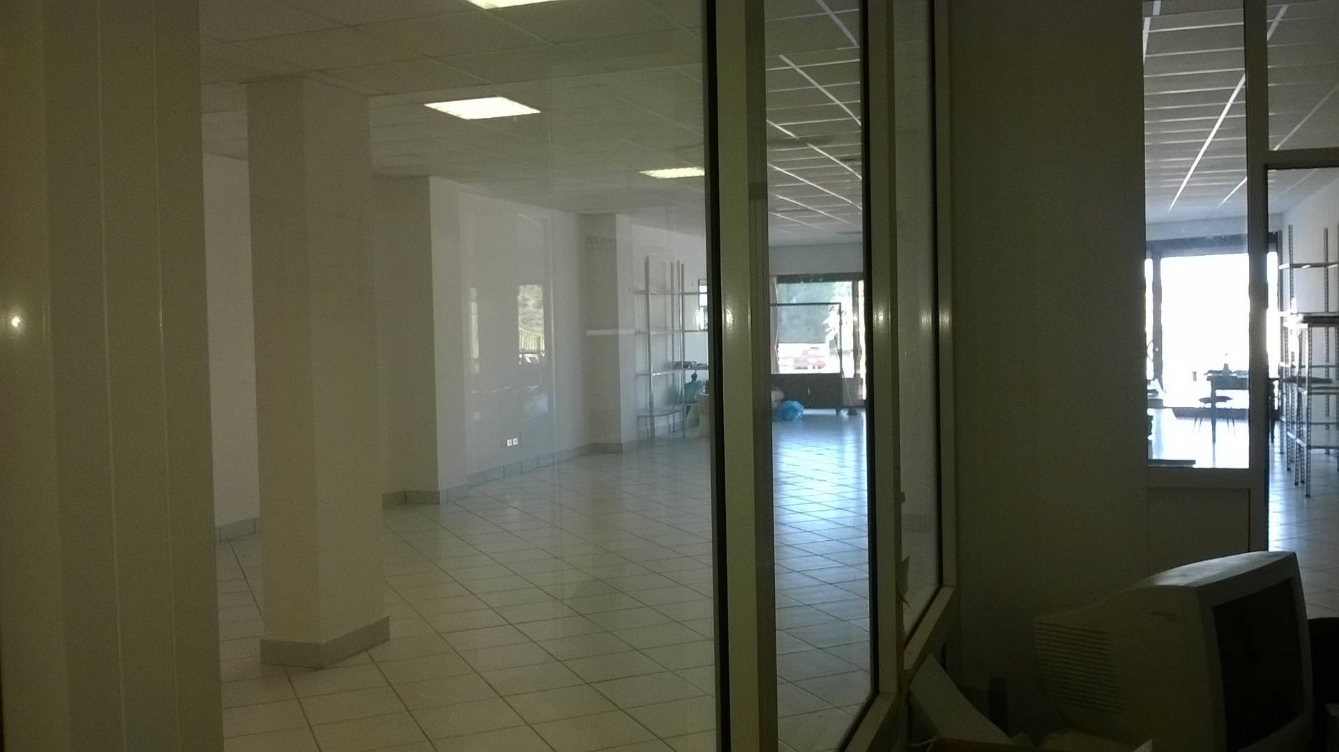 Locale commerciale in vendita a Monteprandone