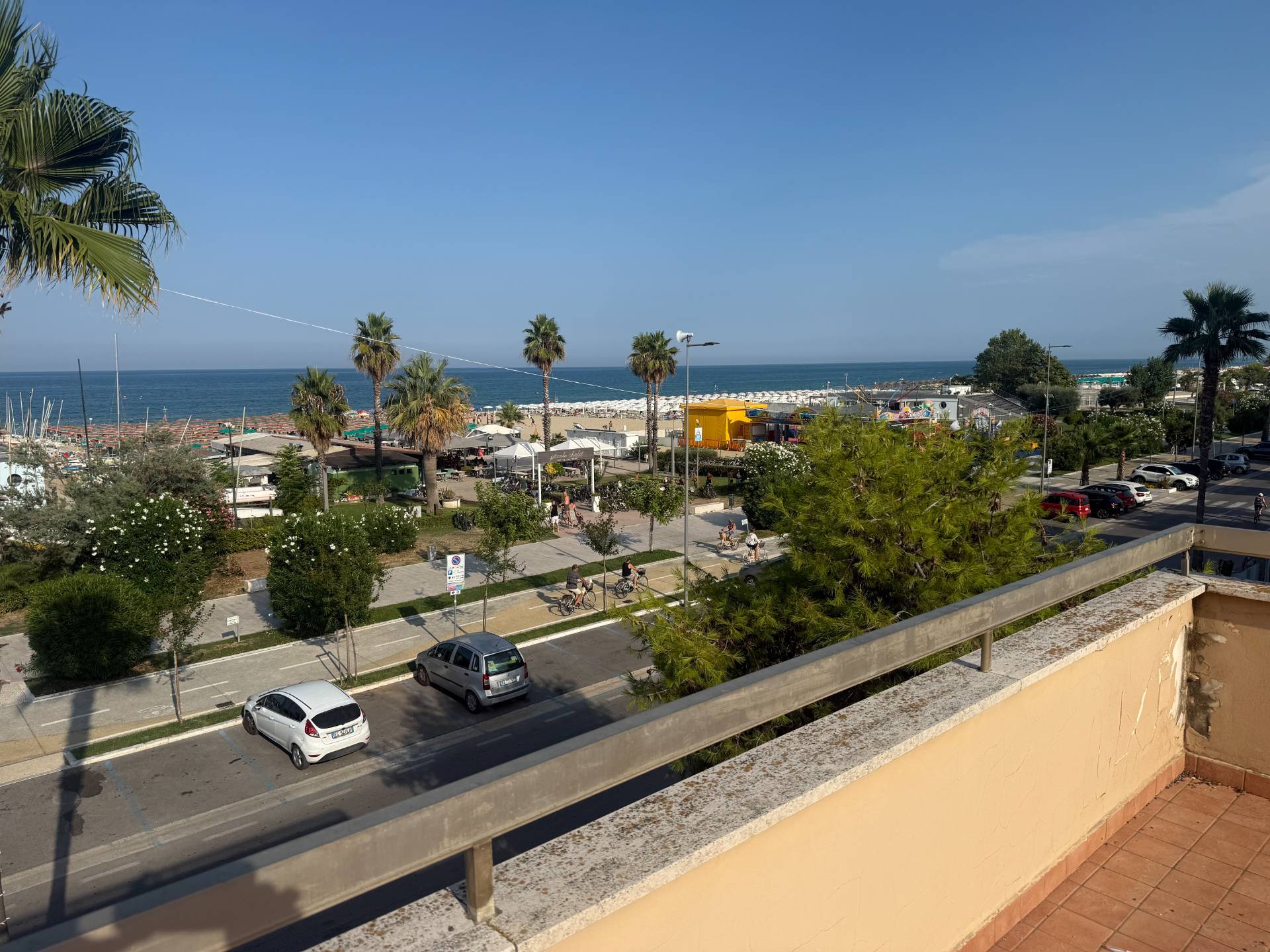 Appartamento in vendita a Alba Adriatica, Zona Mare