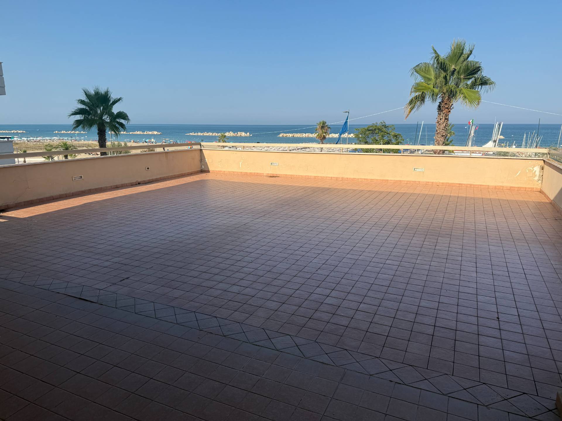 Appartamento in vendita a Alba Adriatica, Zona Mare