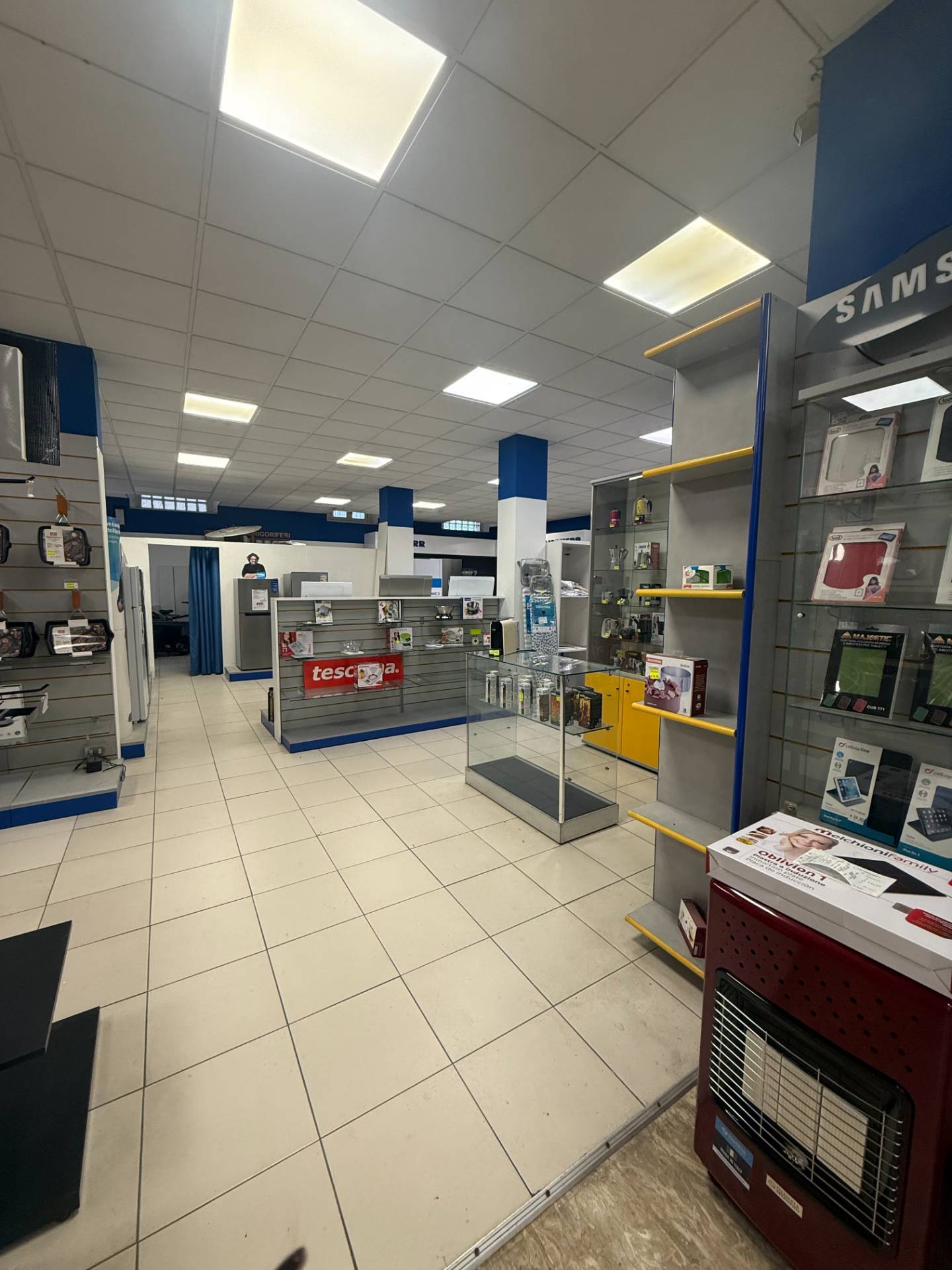 Locale commerciale in affitto a San Benedetto del Tronto, Centro