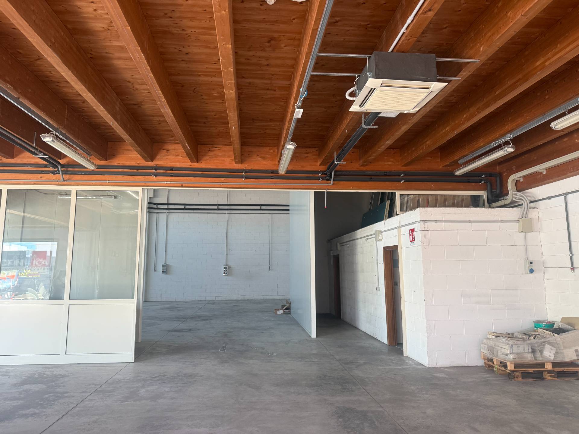 Locale artigianale in affitto a San Benedetto del Tronto, Strada Statale 16