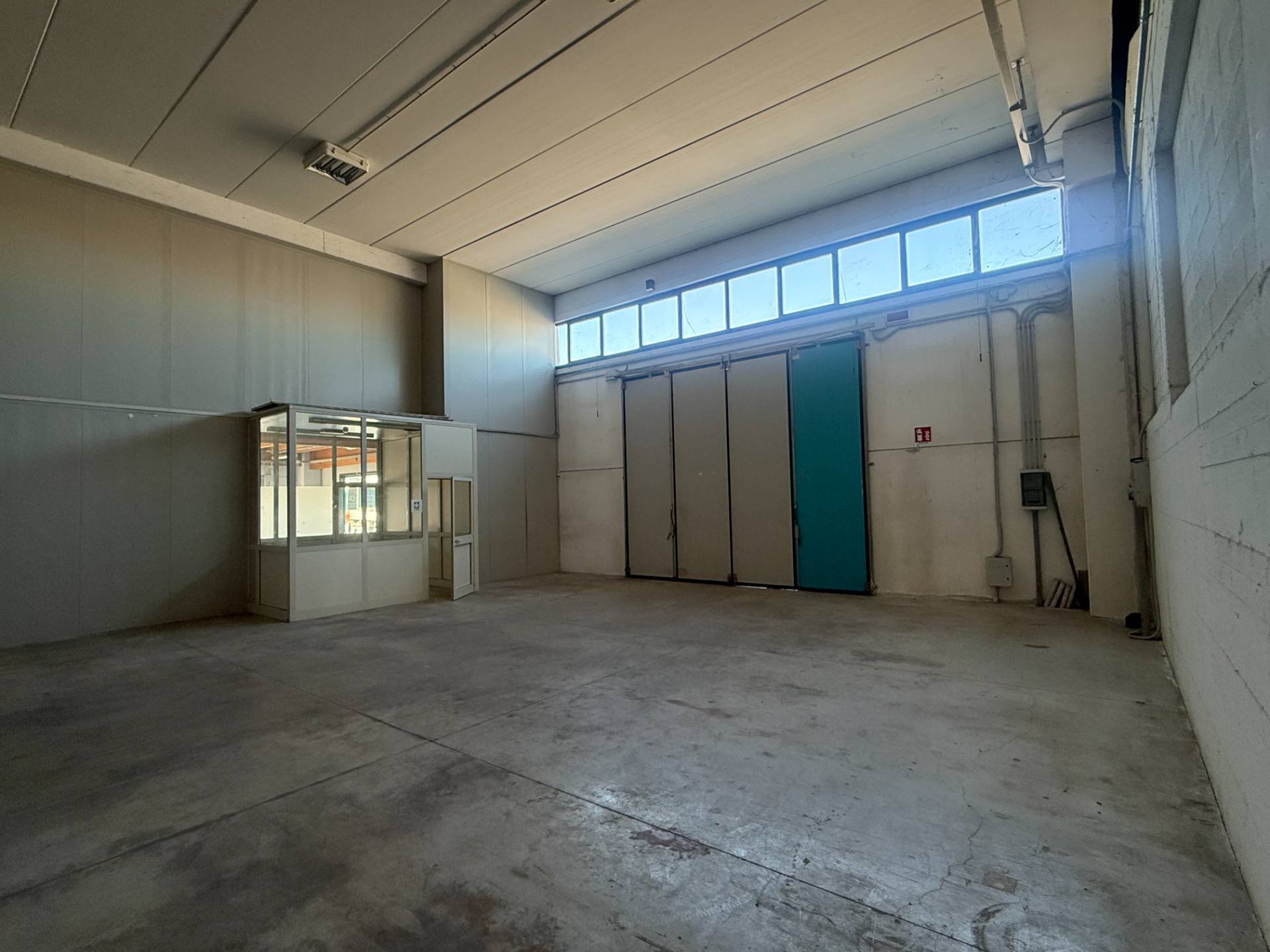 Locale artigianale in affitto a San Benedetto del Tronto, Strada Statale 16