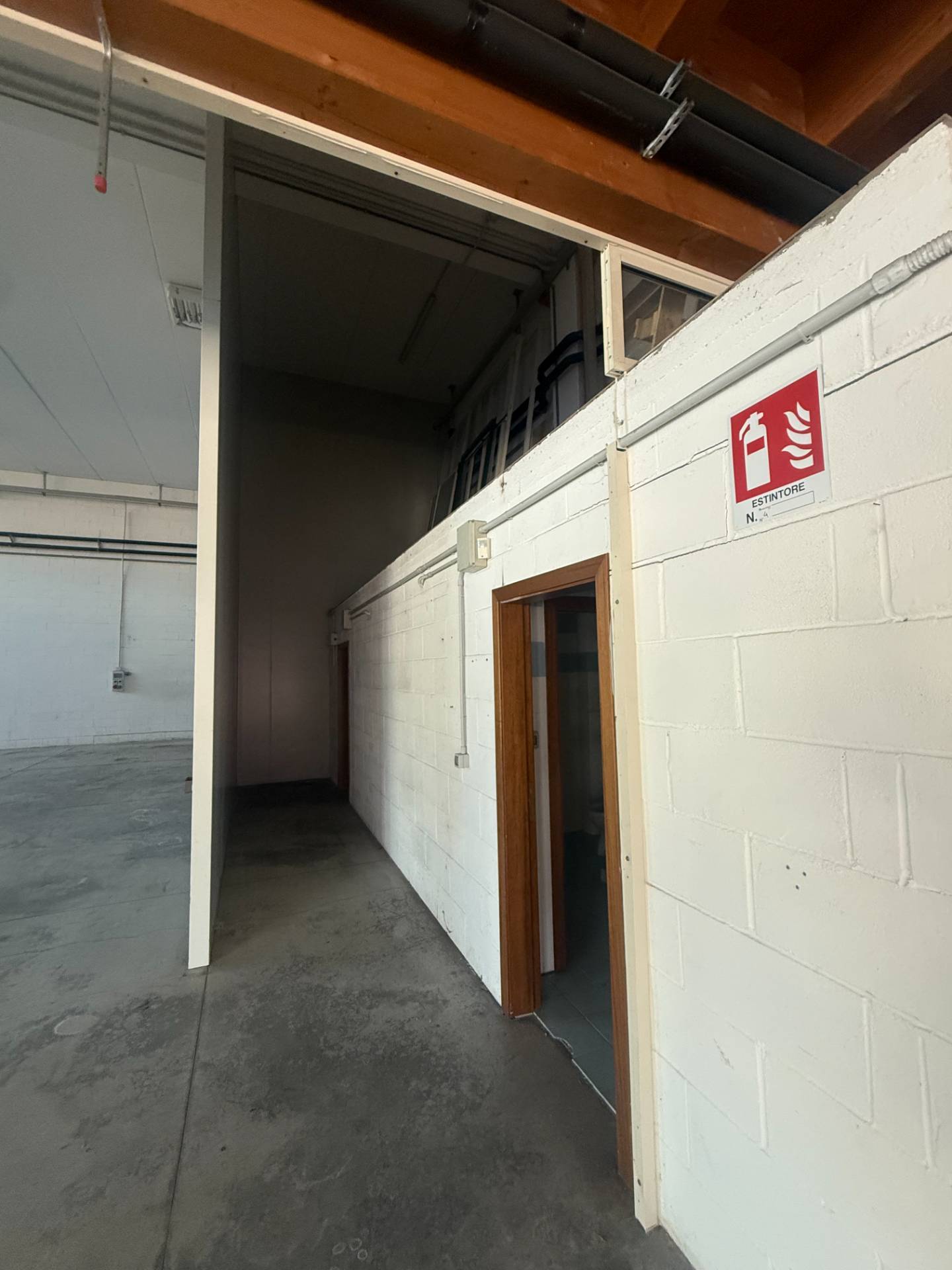 Locale artigianale in affitto a San Benedetto del Tronto, Strada Statale 16
