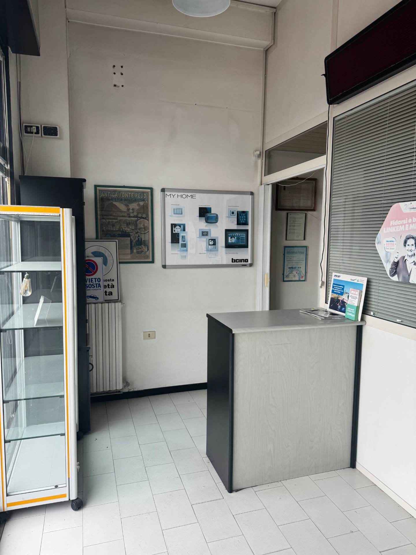 Locale commerciale in affitto a San Benedetto del Tronto, Porto d'Ascoli