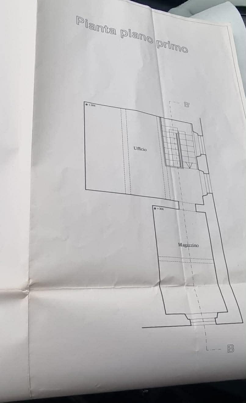 Locale commerciale ristrutturata, Pisa centro storico