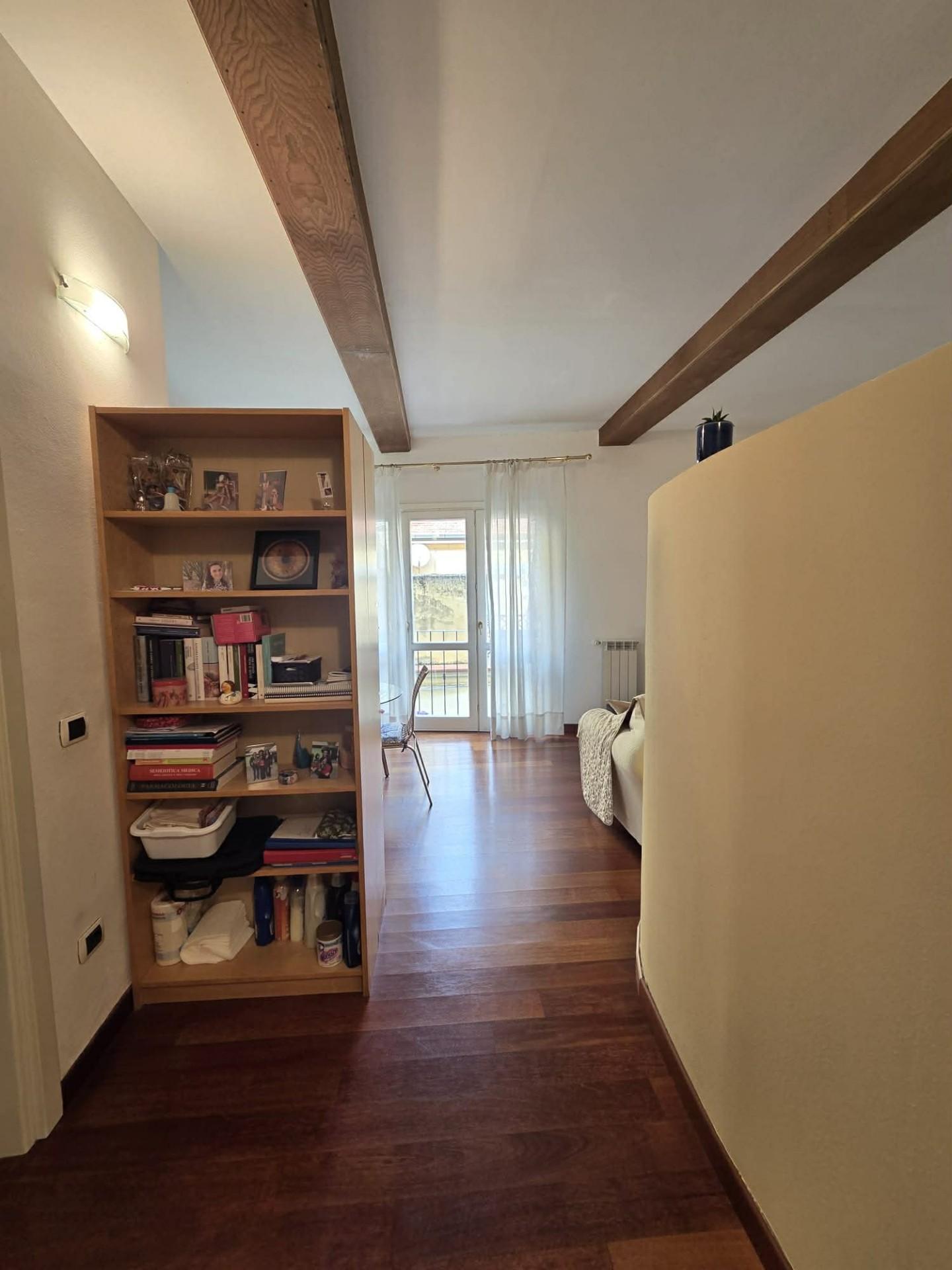 Monolocale arredato in affitto, Pisa borgo stretto