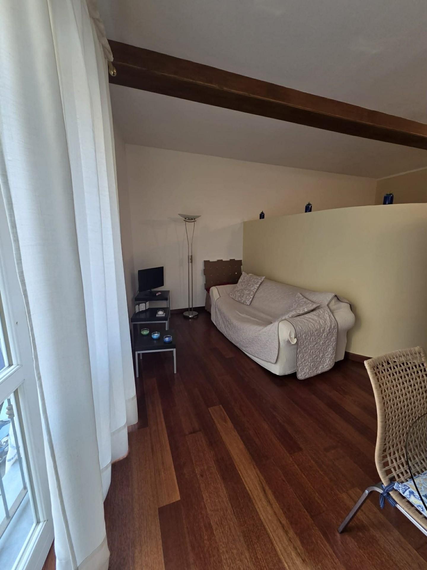 Monolocale arredato in affitto, Pisa borgo stretto