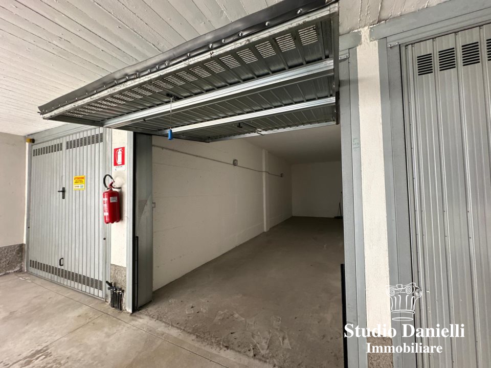 Box/Garage 27mq in vendita a Verano Brianza