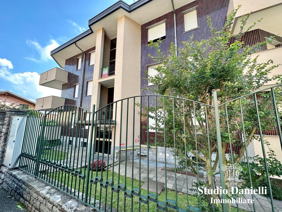 Trilocale in affitto a Carate Brianza