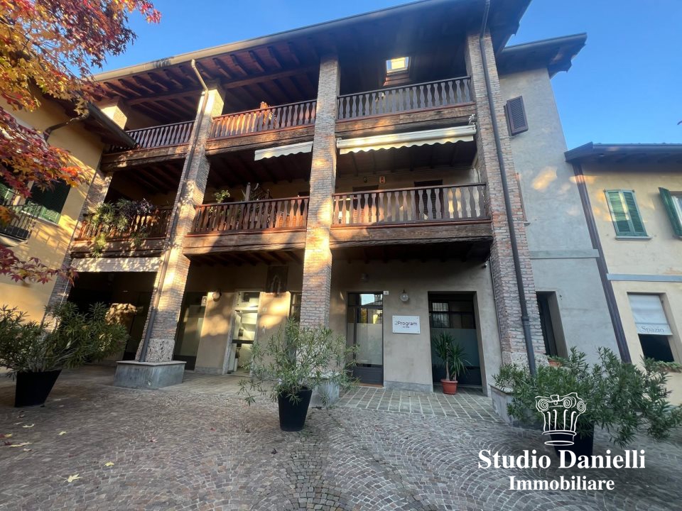 Ufficio in vendita a Carate Brianza