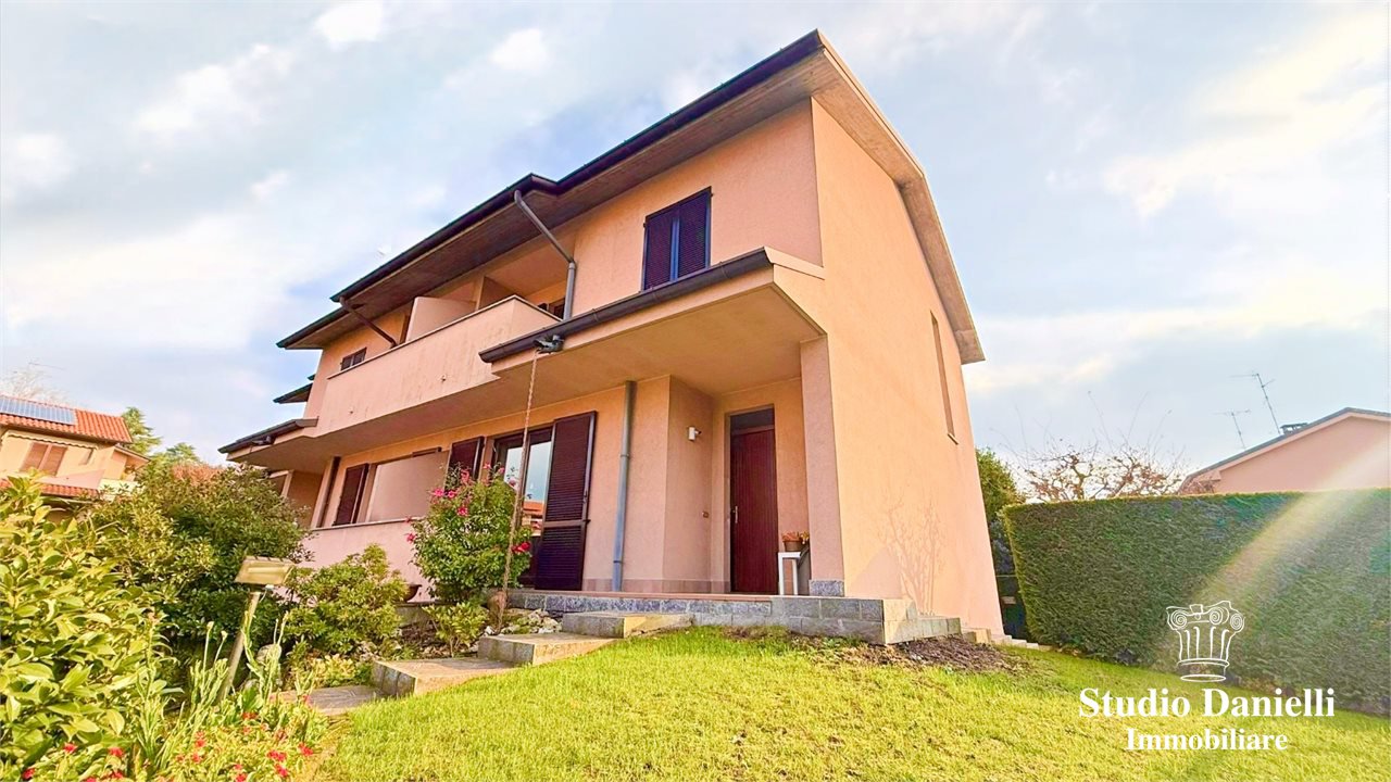 Villa in vendita a Carate Brianza