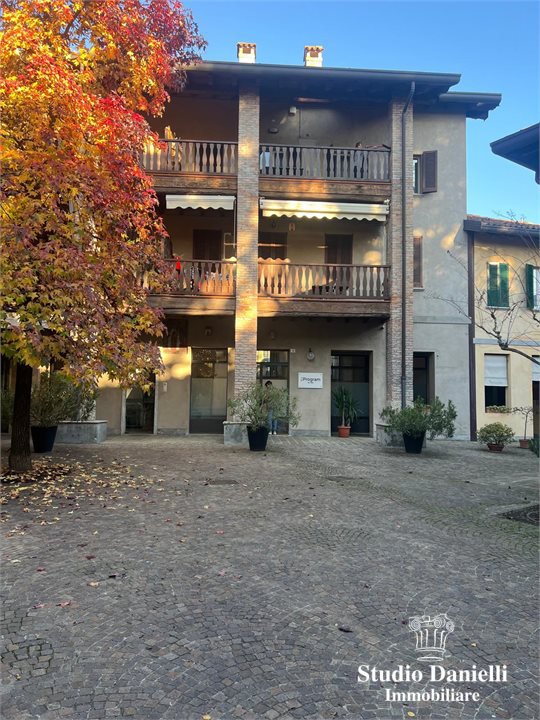 Ufficio in affitto a Carate Brianza