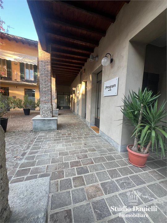 Ufficio in affitto a Carate Brianza