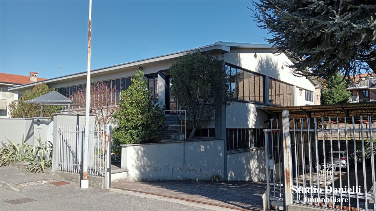 Capannone in vendita a Seregno