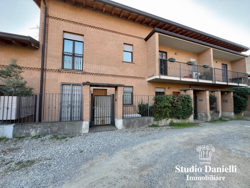 Casa indipendente in affitto a Verano Brianza