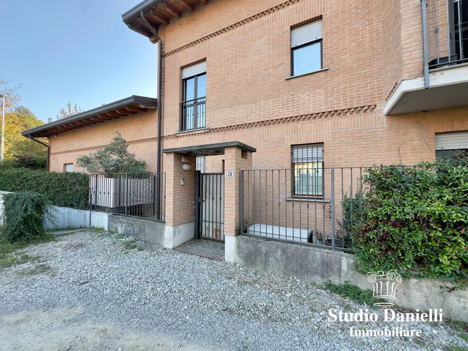 Casa indipendente in affitto a Verano Brianza