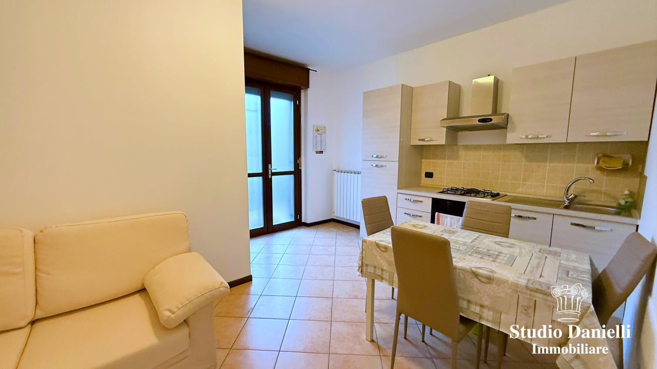 Casa indipendente in affitto a Verano Brianza