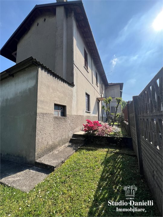 Casa indipendente in vendita a Carate Brianza