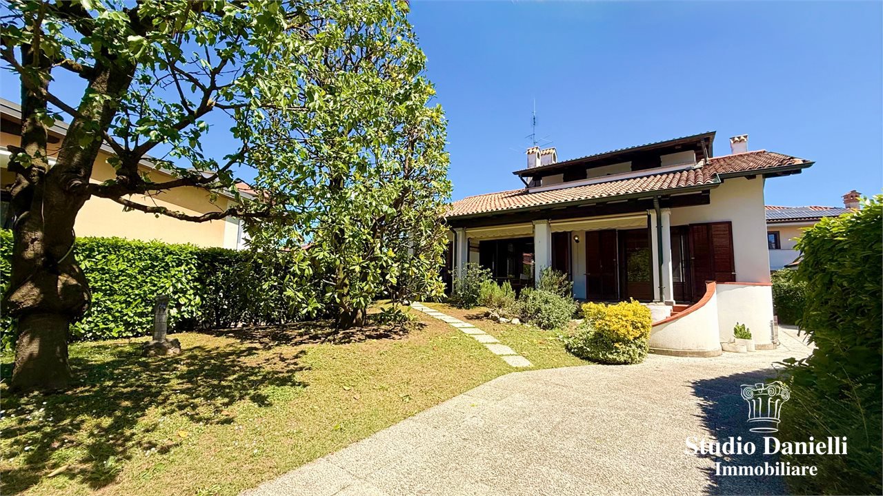 Villa in vendita a Carate Brianza