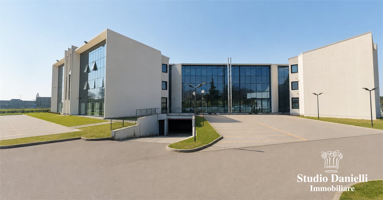 Ufficio in vendita a Carate Brianza