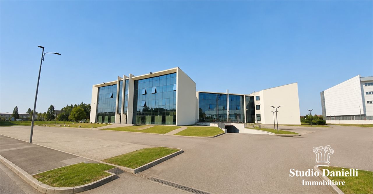 Ufficio in vendita a Carate Brianza