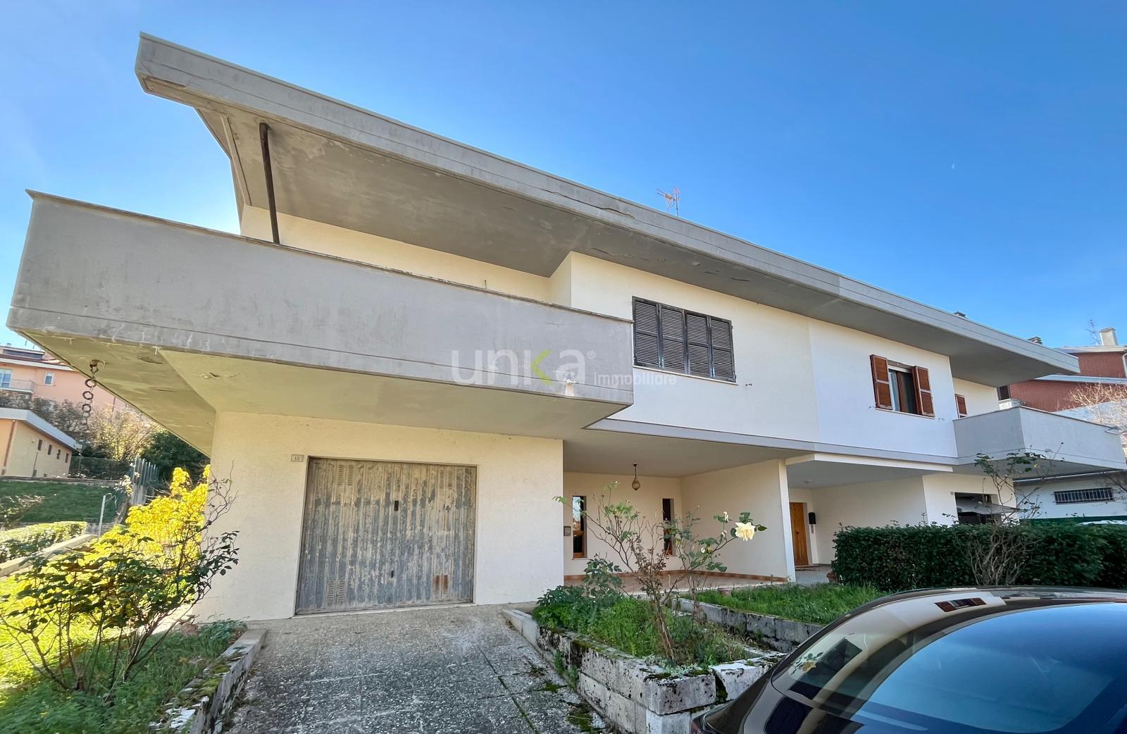 Appartamento con giardino in via giuseppe uncini snc, Jesi