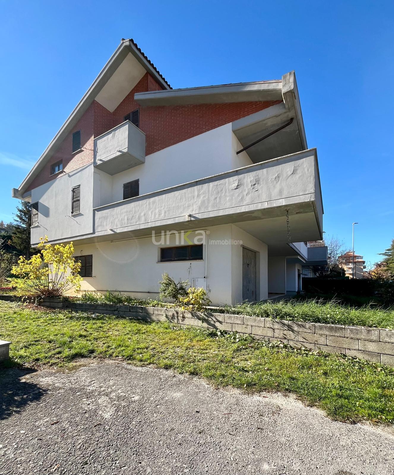 Appartamento con giardino in via giuseppe uncini snc, Jesi