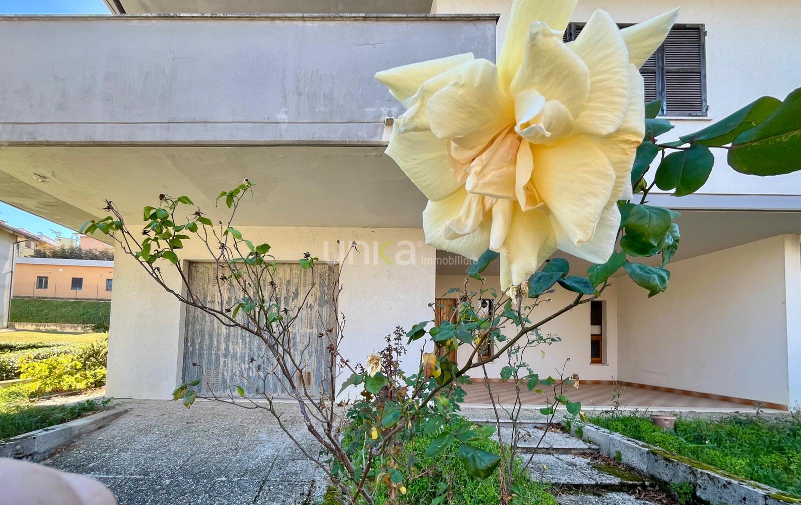 Appartamento con giardino in via giuseppe uncini snc, Jesi